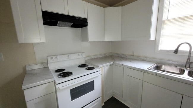 Photo - 308 Forrestal Ln