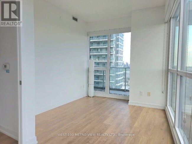 Photo - 115 McMahon Dr Unité 2010