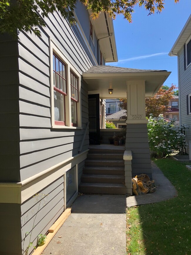 Photo - Wonderful University District 8 bedrooms house!