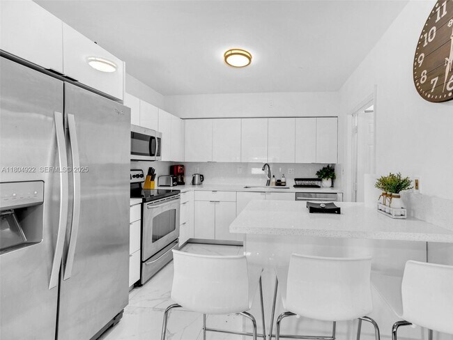 Photo - 421 W Pembroke Rd Unit 0