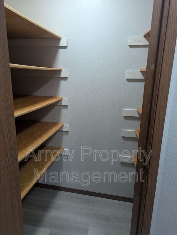 Photo - 305 E N St
