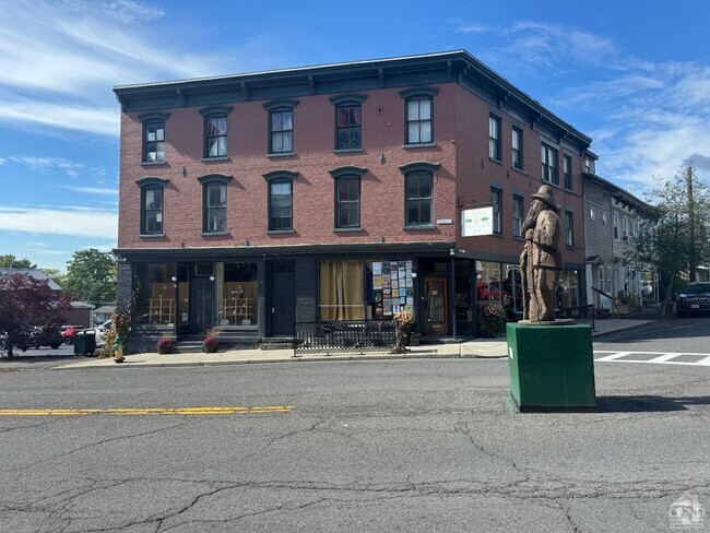 Building Photo - 473 Main St Rental