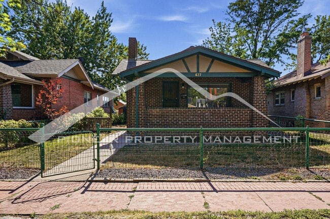 Building Photo - Spacious Home with Central AC and Washer/Dryer
