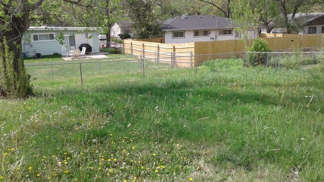 Building Photo - 3 bedroom 1 bath in Southwest Topeka