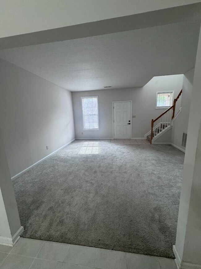 Photo - 3711 Lochdale Ter