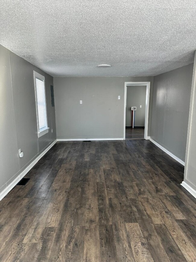 Photo - 611 School Ave