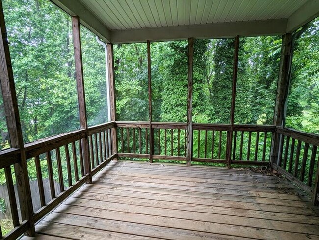 Photo - 726 Crestwood Cir