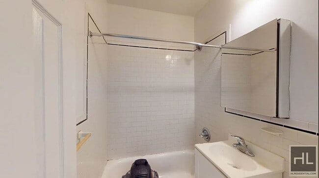 Photo - 2 AVENUE Unit 5A