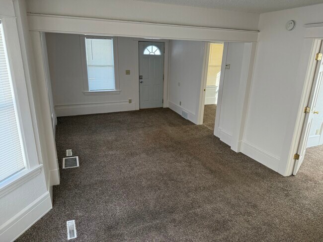 684 Hawthorne Ave E Unit 1LowerLevel
