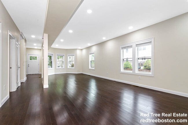 Photo - 77 Winchester St