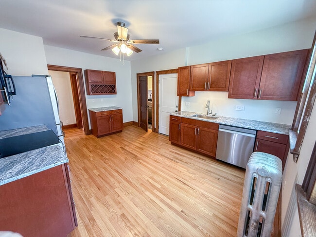 Photo - 156 Columbia St