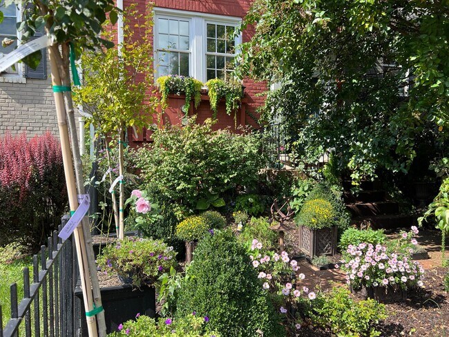 Photo - 721 12th St SE