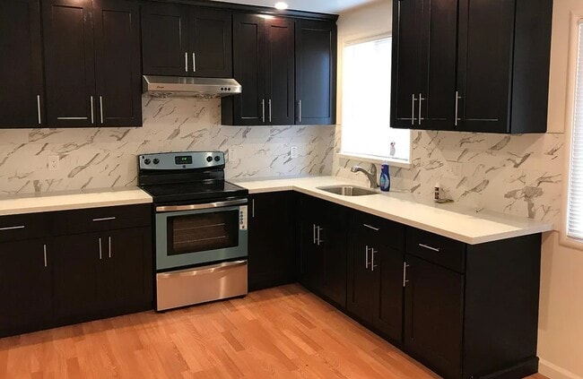 Building Photo - 15098 Edgemoor St