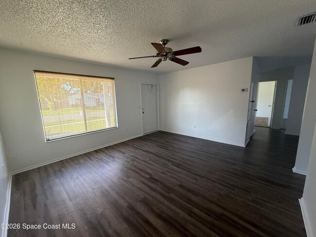Photo - 1607 Fairfield Cir NE