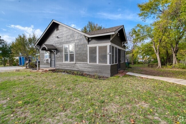 Building Photo - 1819 NW 38th St Rental