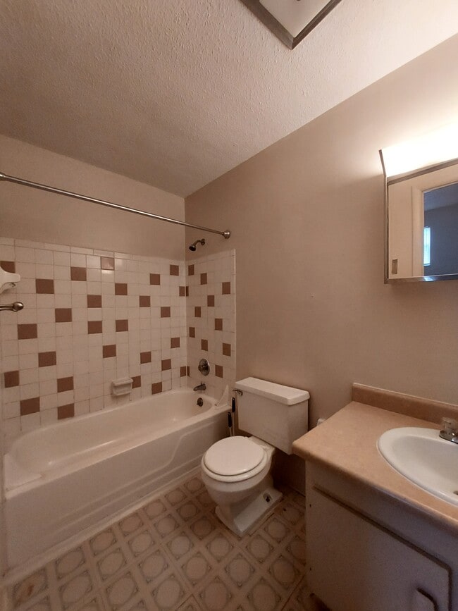 Photo - 189 Buckingham St Unidad C