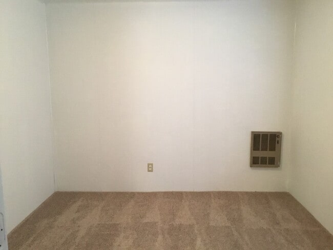 Photo - Charming 2-Bedroom Home with Spacious Livi...