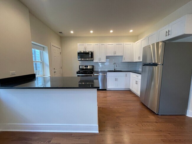 Photo - 3238 N Clark St Apartments Unit 2R