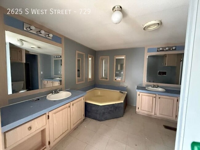 Photo - 2625 S West St