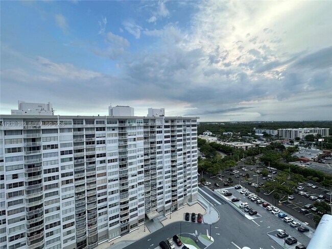 Photo - 18051 Biscayne Blvd Unit PH05