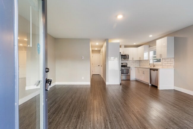 Photo - Newly Renovated and Modern 2BR Apartments in Columbia City Unit #1