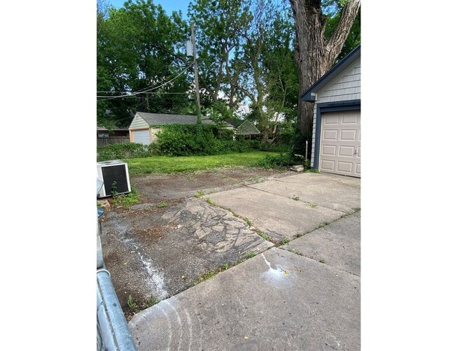 Photo - 4117 E Lewis St