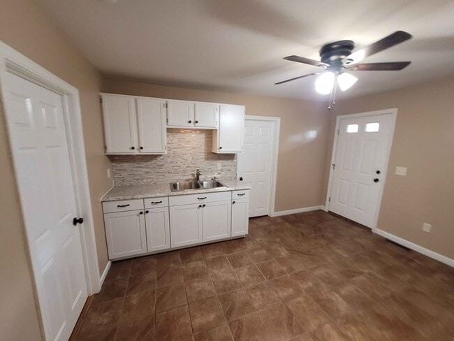 Photo - 391 Putnam Pike Unidad C