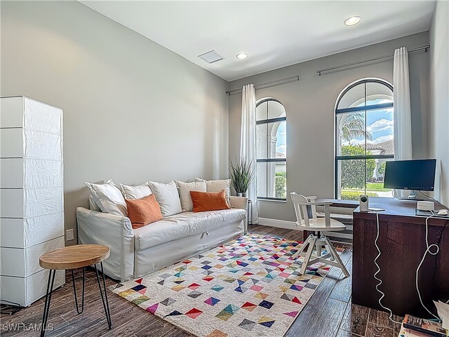 Photo - 4524 Tamarind Way