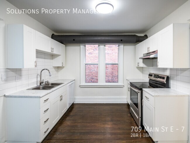 Photo - **Newly Renovated 2 Bedroom Unit** Unité 7