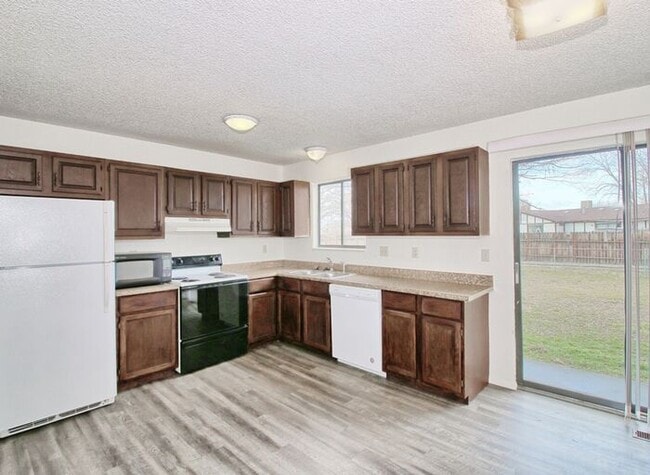 Building Photo - 2 Bedroom Apartment in Clifton - $1150
