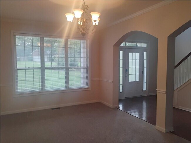 Photo - 807 Sylvania Ct SE