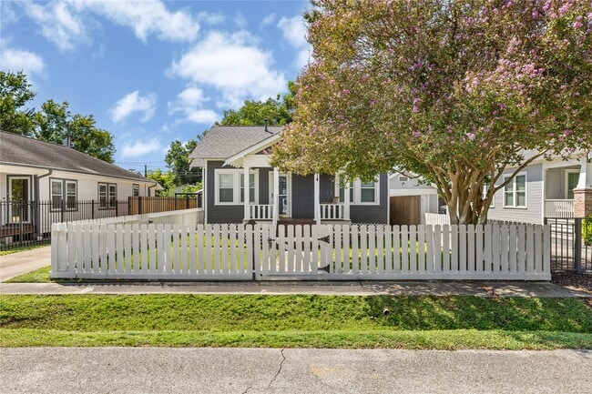 Photo - 707 Tabor St