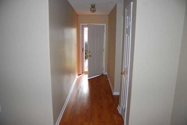 Photo - 14486 Williamsburg Dr