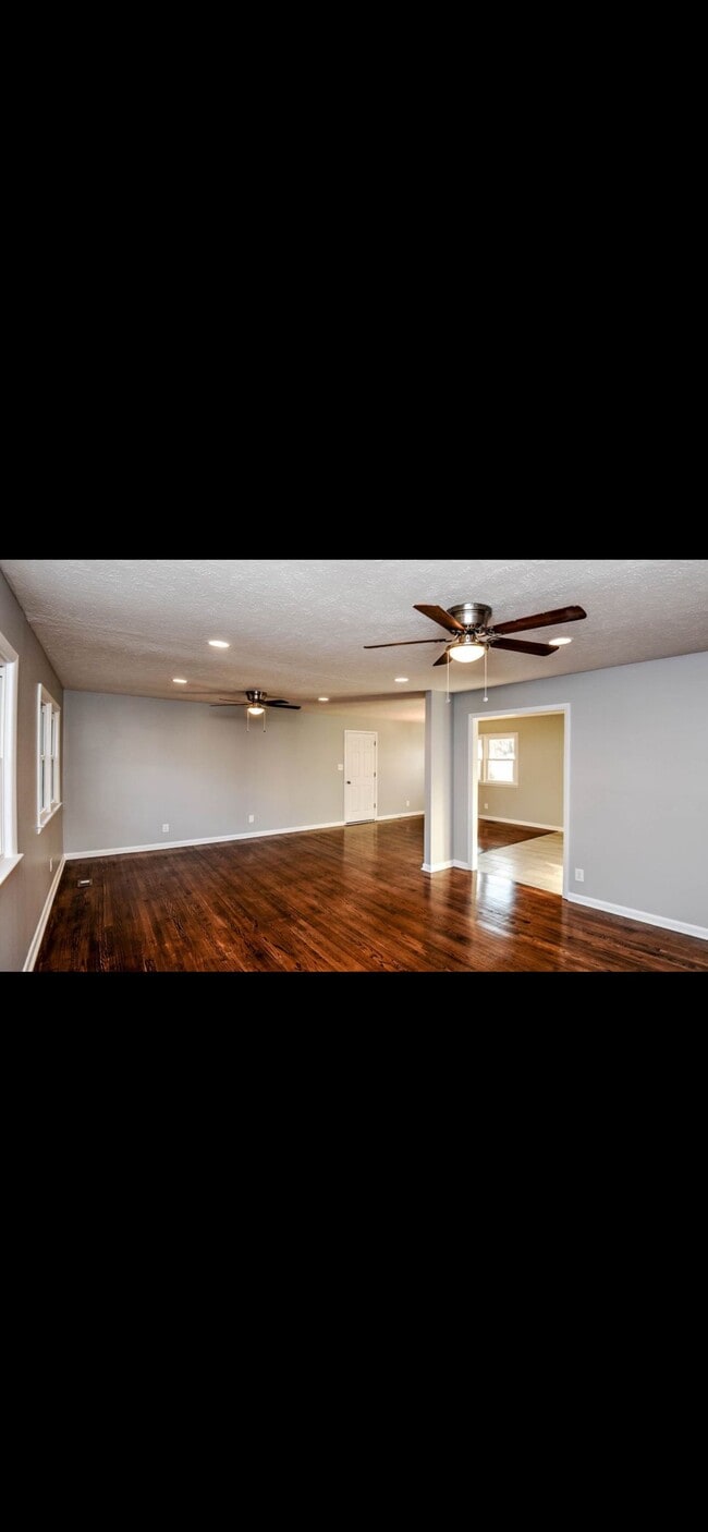 3111 Braddock Dr