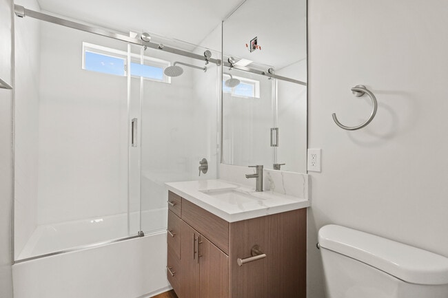 Unit 4 - 1358 W. 36th St.