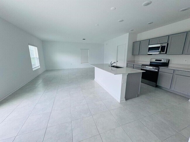 Photo - 981 Harold Pass