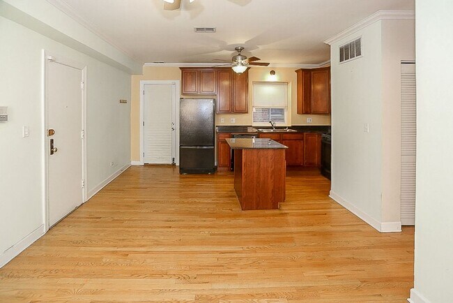 Photo - 634 W Roscoe St Unit 1N