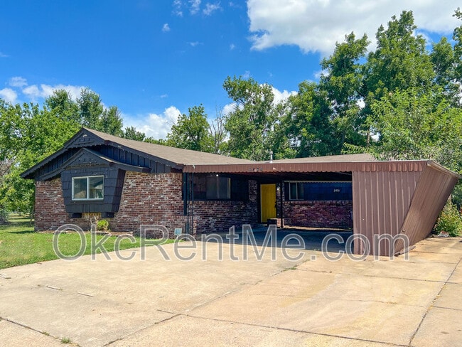 Building Photo - 2400 SW 63rd St Rental