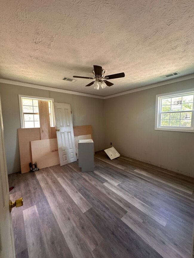 Photo - 140 Lake Dr