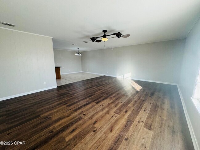 Photo - 3133 E 8th St