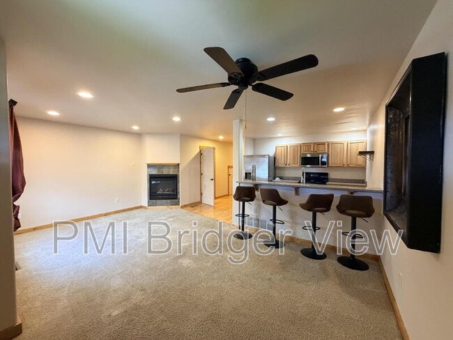 Photo - 3147 Cattail St
