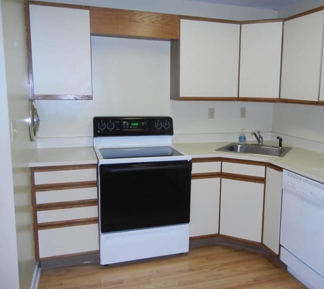 Photo - 104 Oakwood Ave