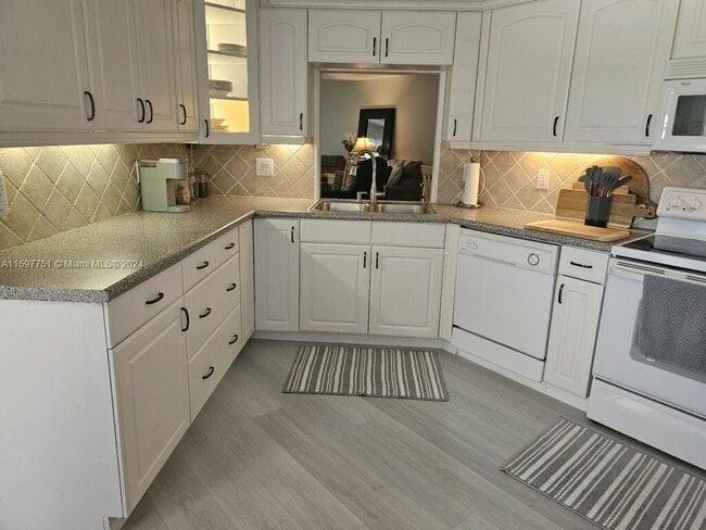 Photo - 9107 Chatsworth Cascades