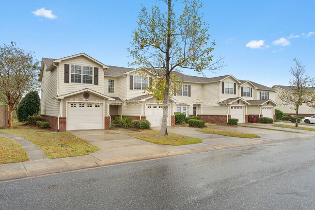Photo - 747 Majestic Dr
