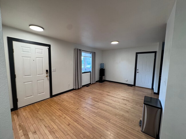 Photo - 705 Green Tree Dr