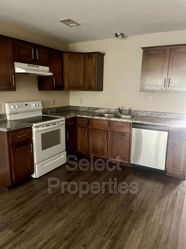 Photo - 127 Drake St