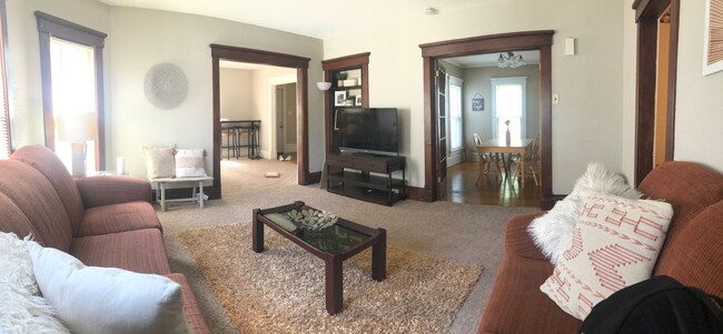 Photo - Large 4-Bed House in Historic Cedar Falls