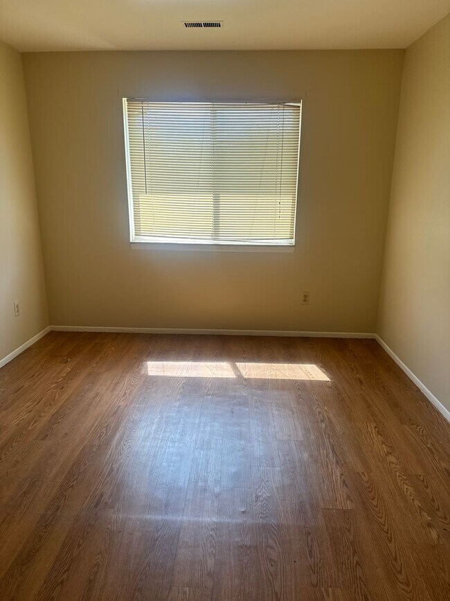 Photo - MARGO MANOR-1250 Unit 7