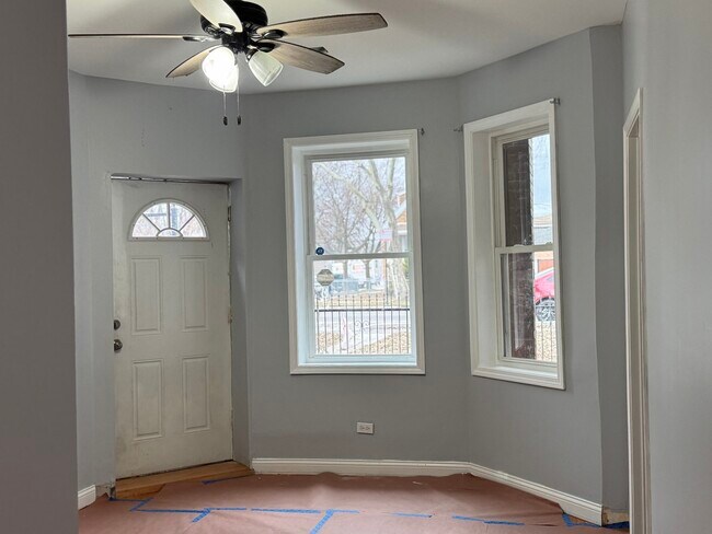 Photo - 5323 S Damen Ave