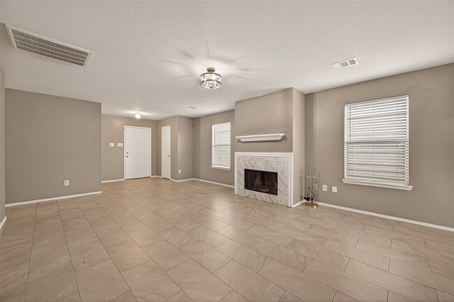 Photo - 2918 Latch Ln